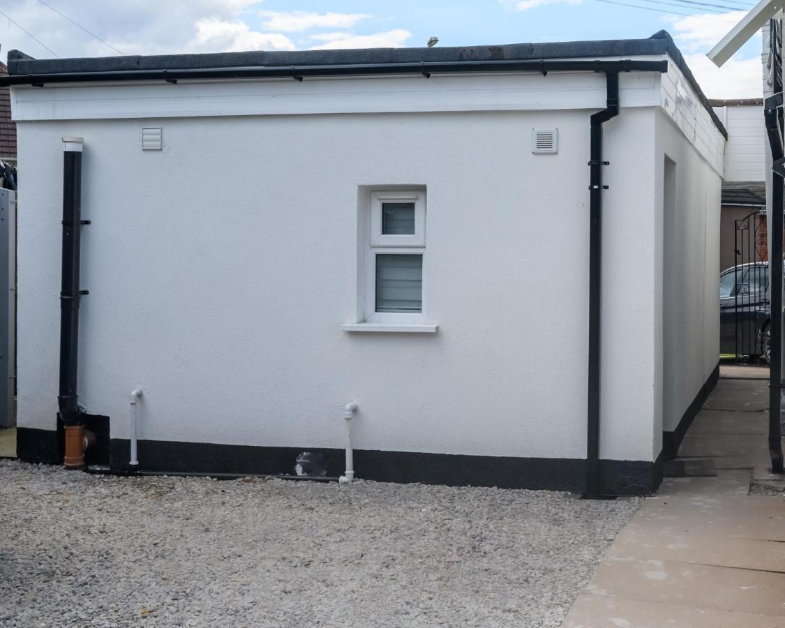 Luxury One Bedroom Guesthouse M6, Junction 10 Walsall Willenhall Extérieur photo
