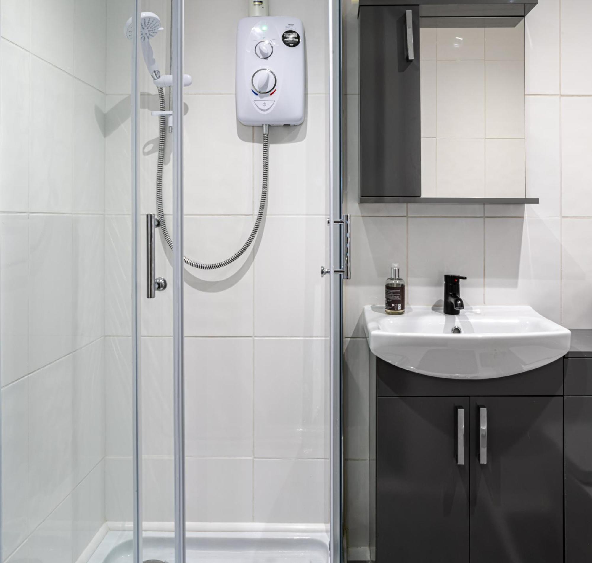Luxury One Bedroom Guesthouse M6, Junction 10 Walsall Willenhall Extérieur photo